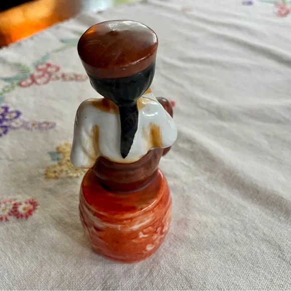 Vintage Asian Man Sitting on Barrel Figurine. Occupied Japan. 5"H x 4"W - Picture 4 of 16